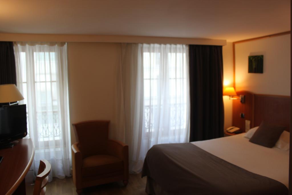 Hotel Metropolitain Paris Quarto foto